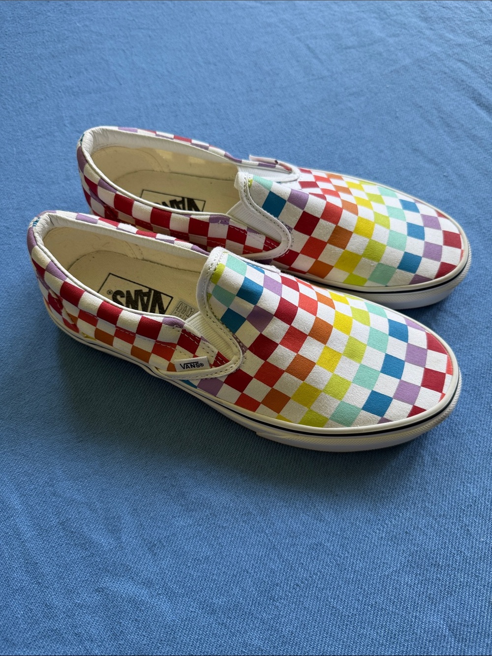 🏳️‍🌈 EUC Women’s size 8.5 (men’s 7) rainbow checkerboard Vans 🏳️‍🌈